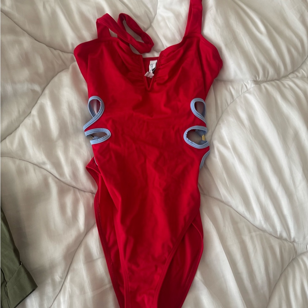 Follow Suit - One Piece Flora